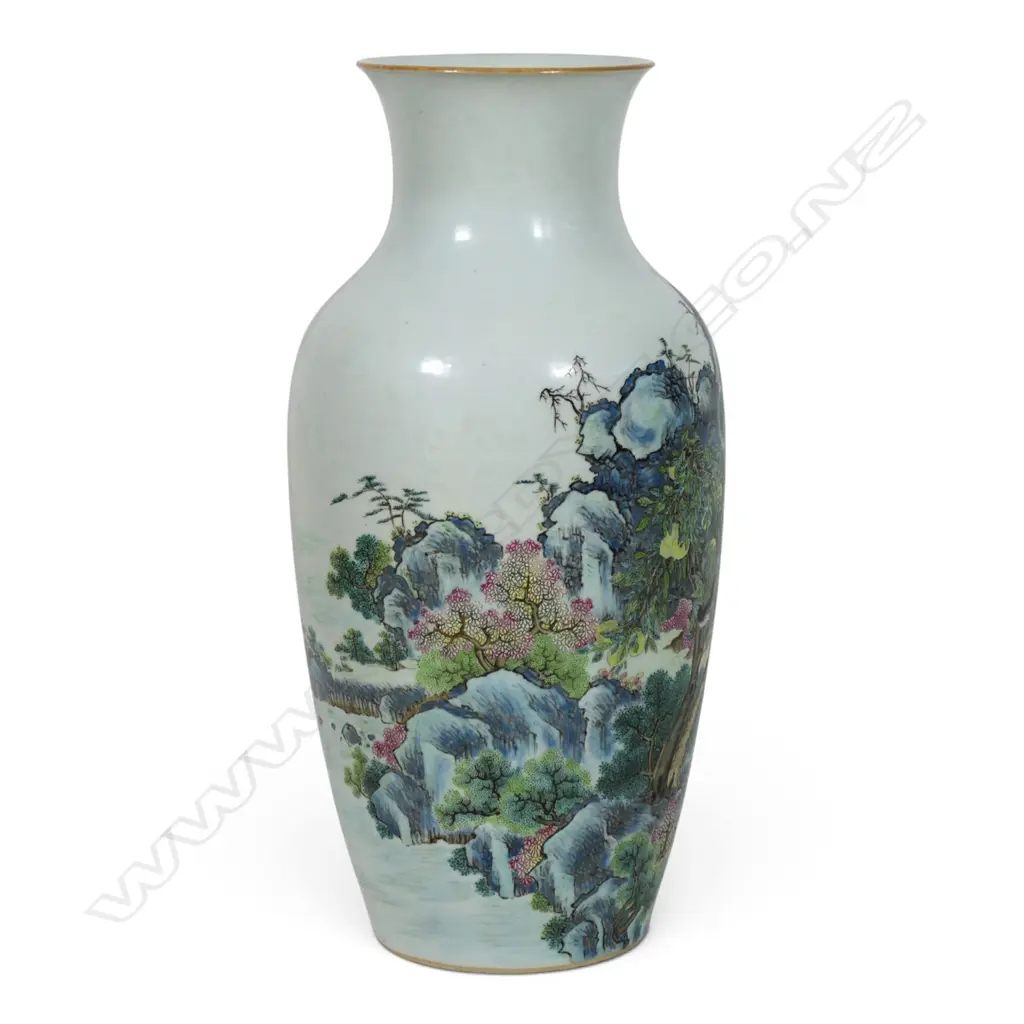 A rare Chinese Mid Qing Dynasty (18th / 19thC) famille rose tall vase, Image 1++