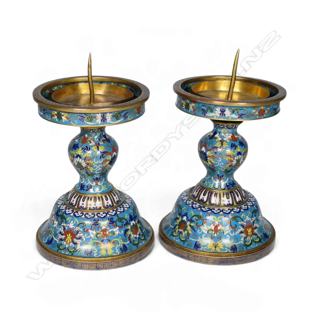 A pair of Chinese Republic fine cloisonne pedestal candlesticks, Image 1++