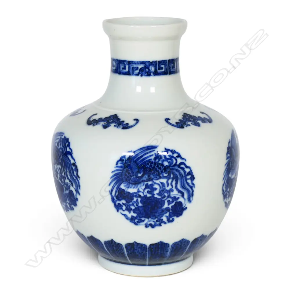 Chinese Blue and White Porcelain Grouped Phoenix Peony Vase, Image 1++
