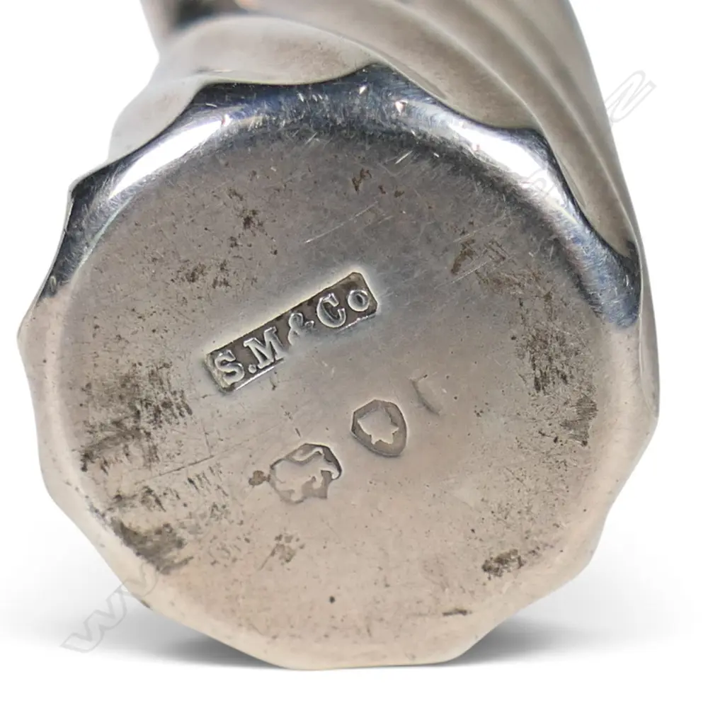 A Late Victorian silver wrythen fluted scent bottle, Image 1++