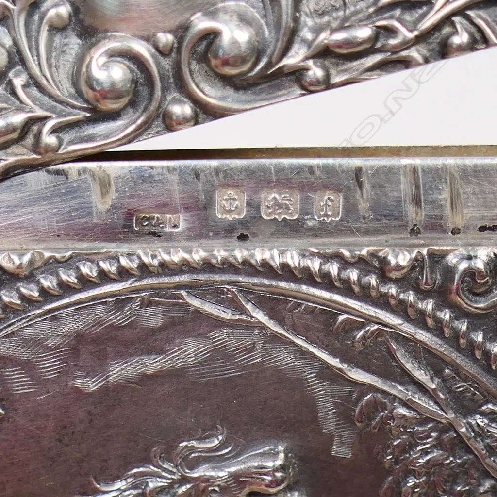An Edwardian silver embossed card case, Image 1++