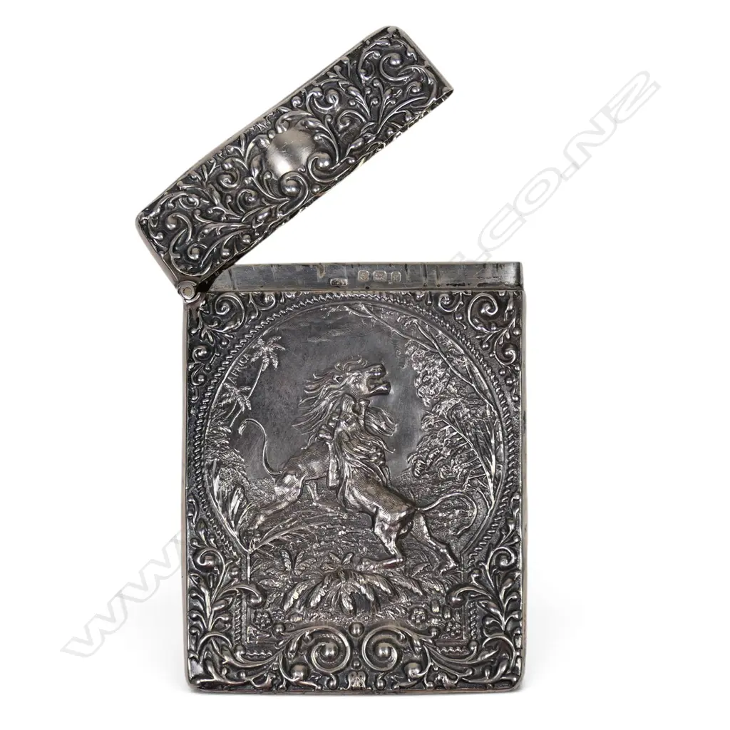 An Edwardian silver embossed card case, Image 1++