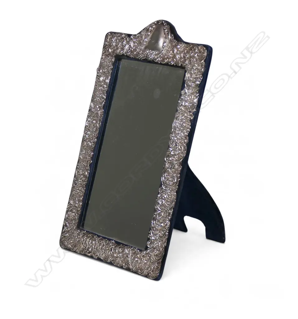 A large Edwardian embossed silver dressing table mirror, Image 1++
