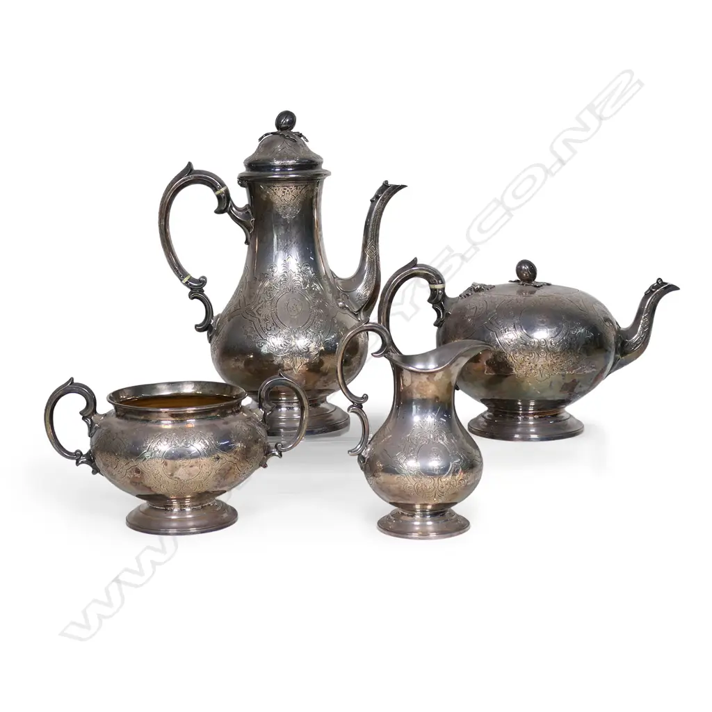 A Victorian silver four piece tea set, Image 1++
