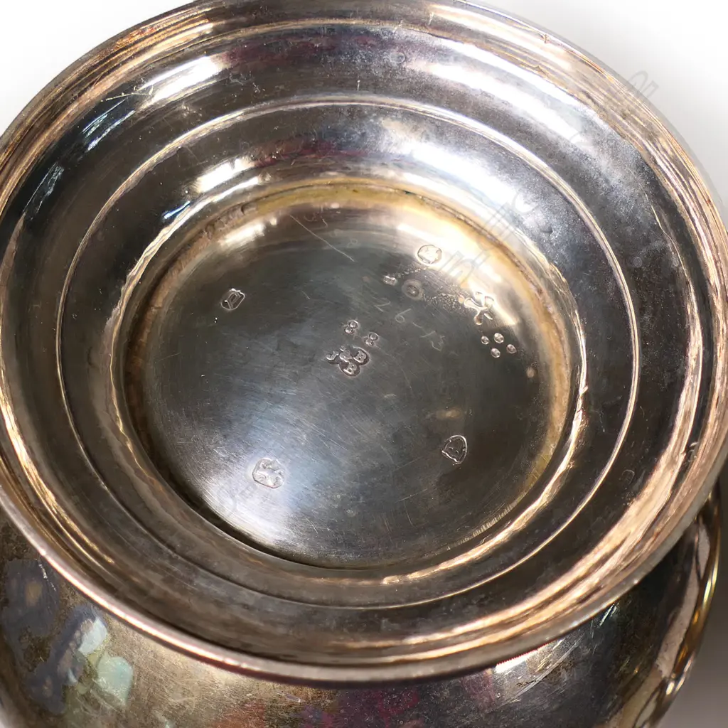 A Victorian silver four piece tea set, Image 1++