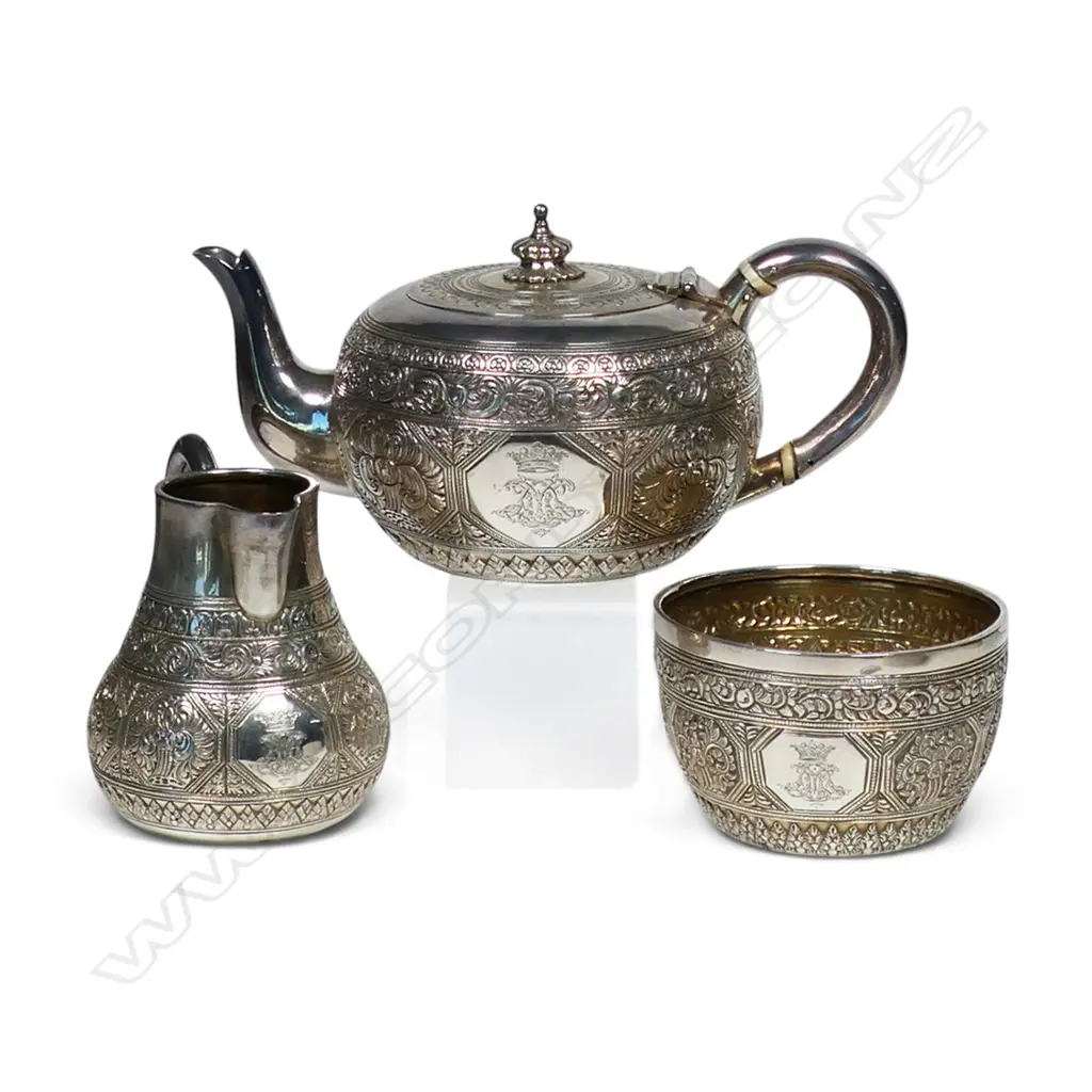 A Victorian silver bachelor's three-piece tea set, Image 1++