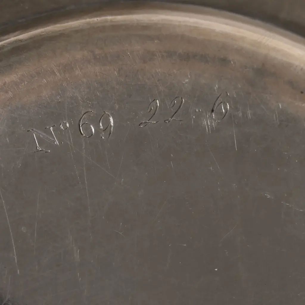 Two Georgian silver dinner plates, Image 1++