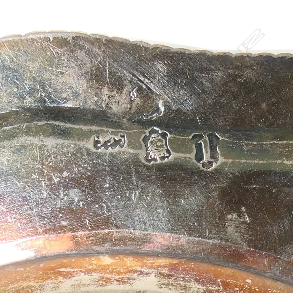Two Georgian silver dinner plates, Image 1++