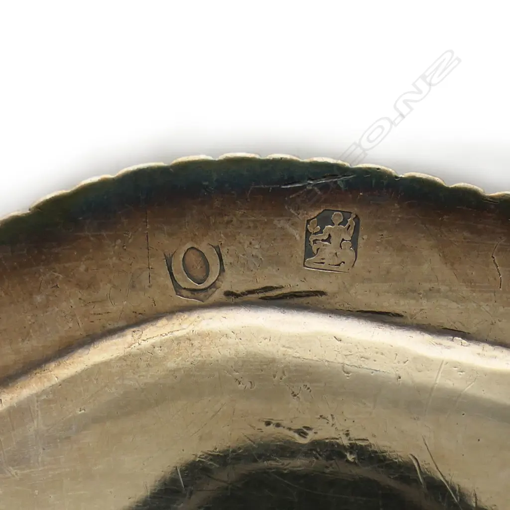 Two Georgian silver dinner plates, Image 1++