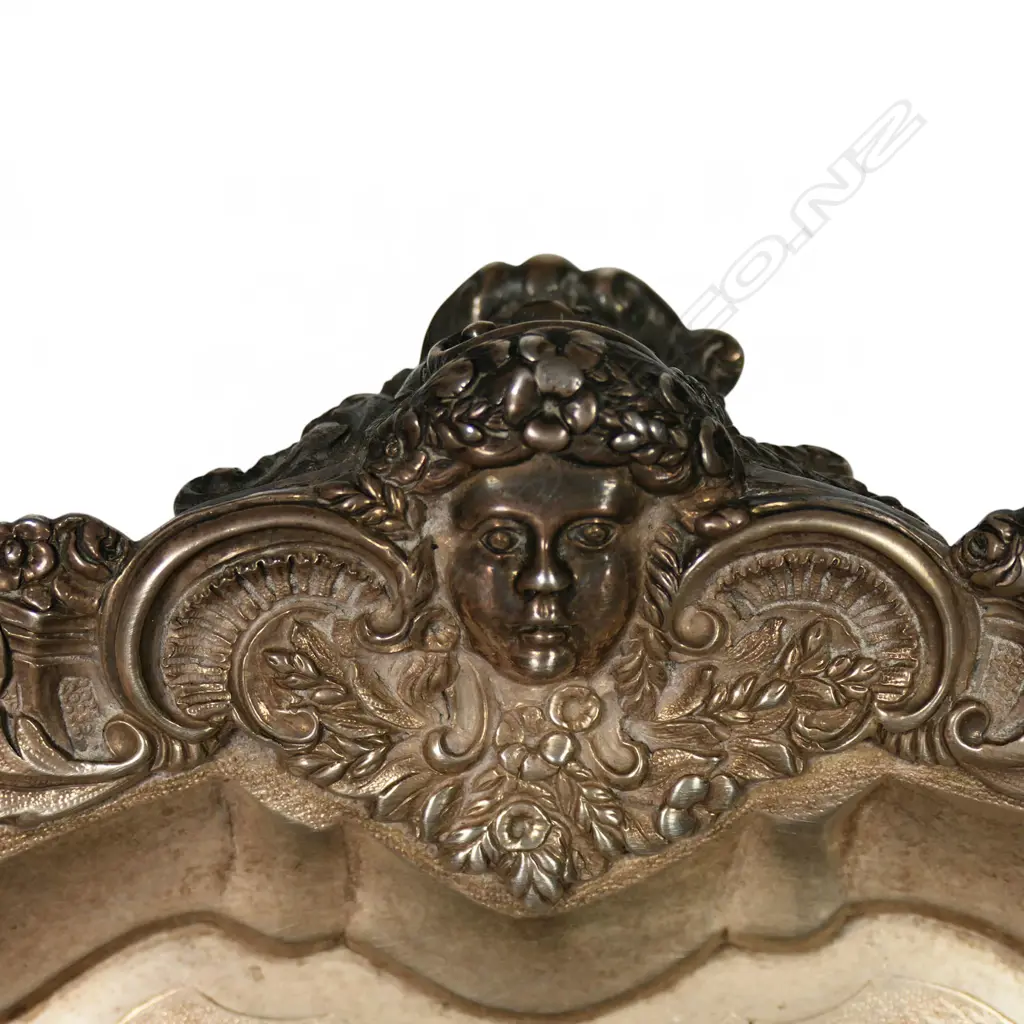 A George IV silver salver, Image 1++