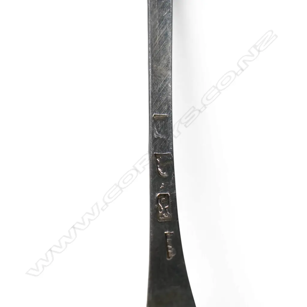 An 18thC silver ladle, Image 1++