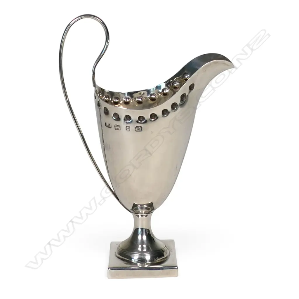 A Victorian silver tall helmet cream jug, Image 1++