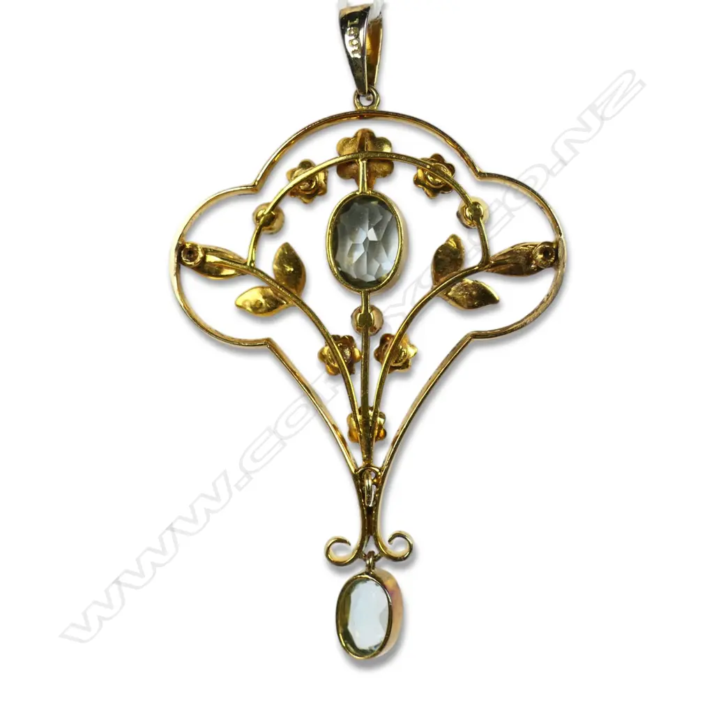 An Edwardian 15ct gold pearl and aquamarine pendant, Image 1++