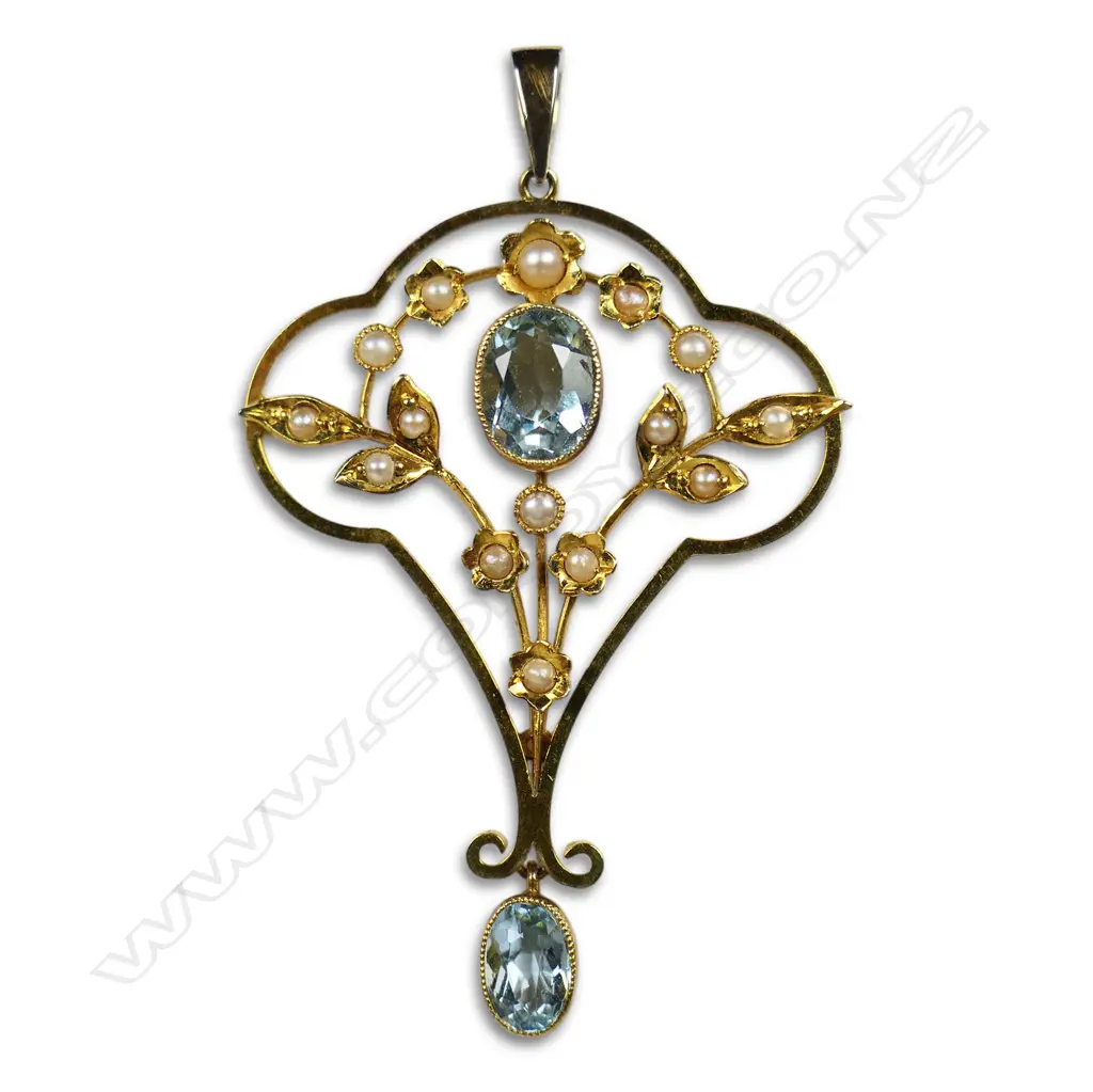 An Edwardian 15ct gold pearl and aquamarine pendant, Image 1++