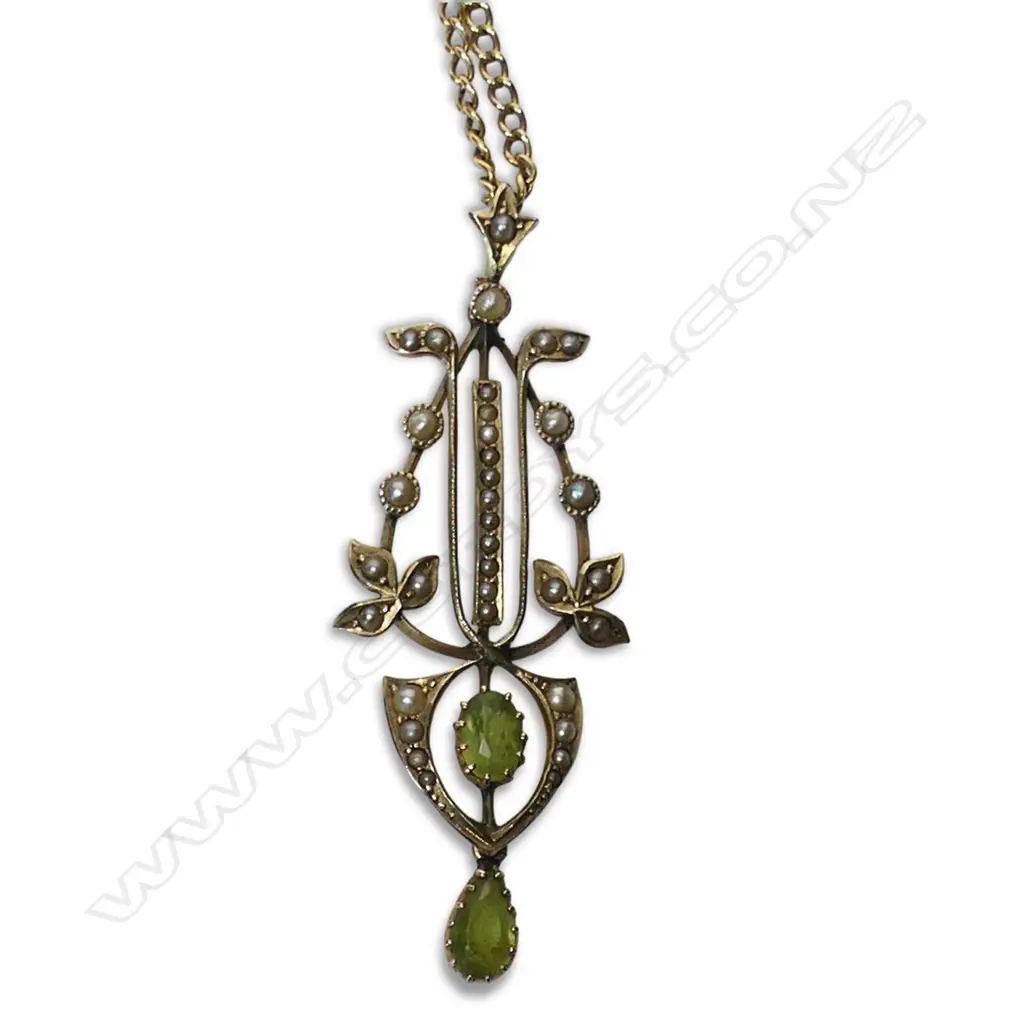 Edwardian 9ct gold pendant necklace with peridots and seed pearls, Image 1++