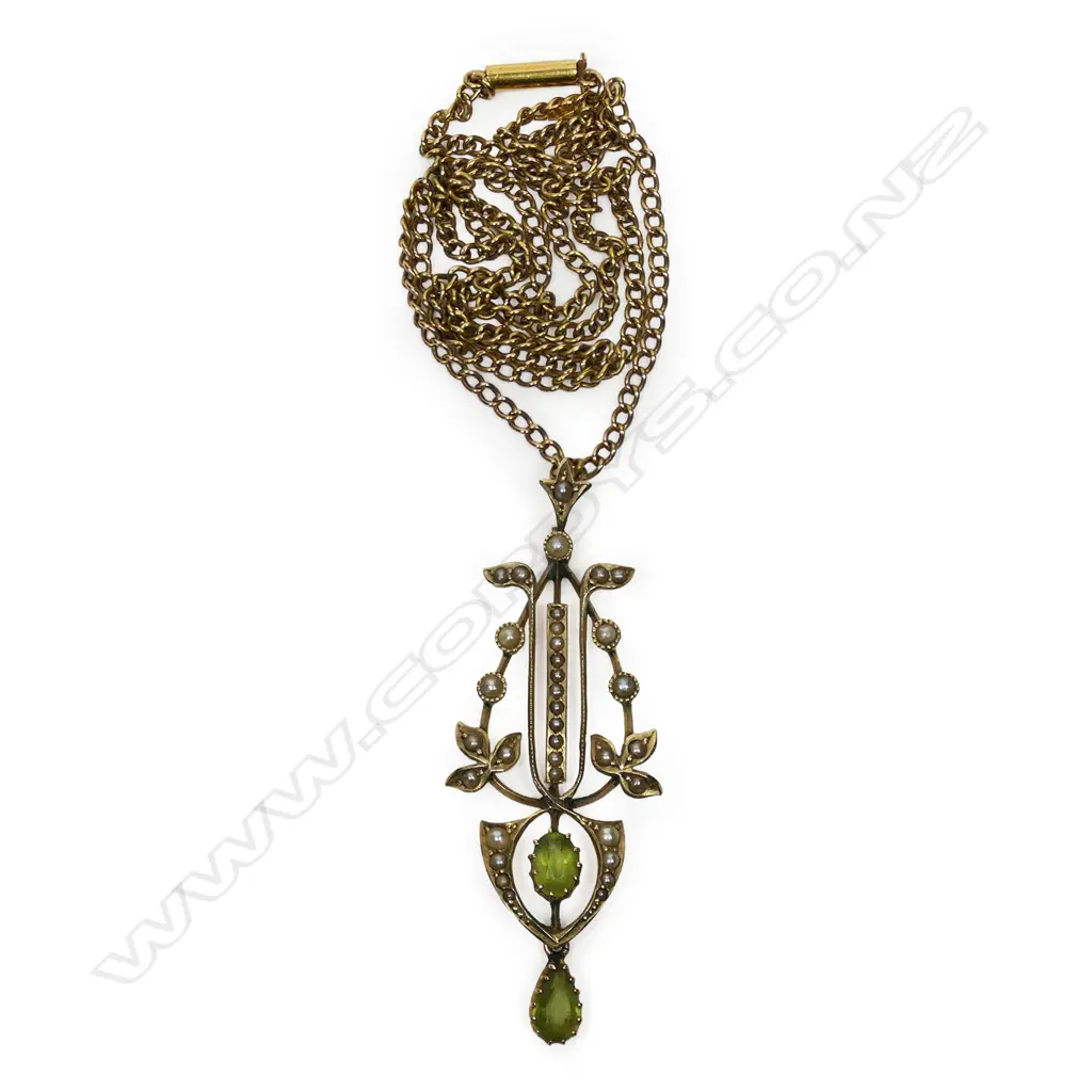 Edwardian 9ct gold pendant necklace with peridots and seed pearls, Image 1++