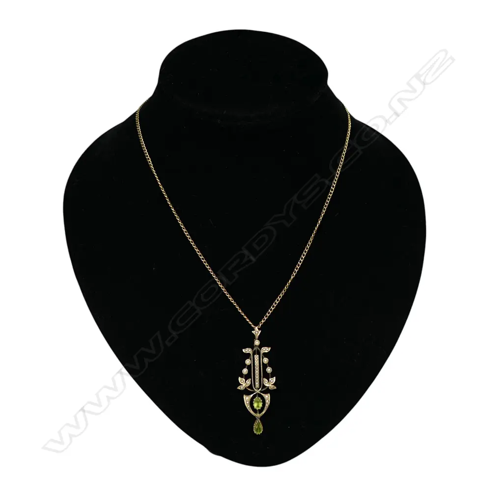 Edwardian 9ct gold pendant necklace with peridots and seed pearls, Image 1++