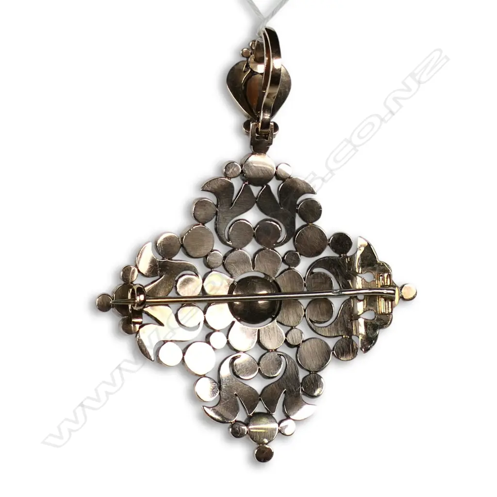 A Georgian 9ct gold / silver and diamond pendant/brooch, Image 1++