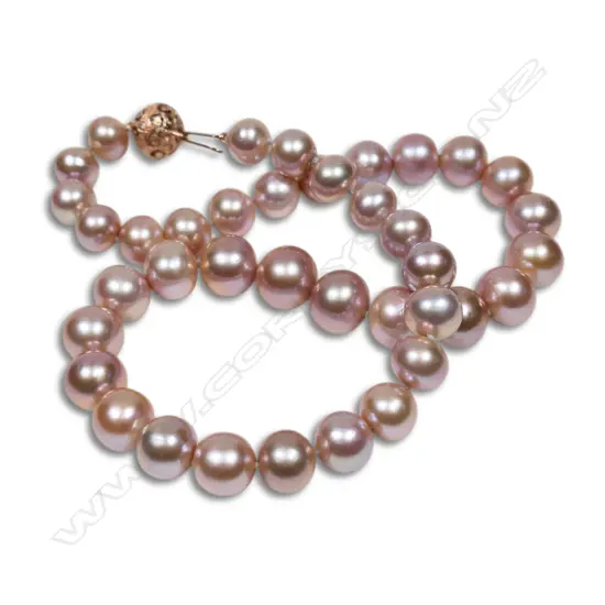 A pink cultured fresh water pearl necklace,