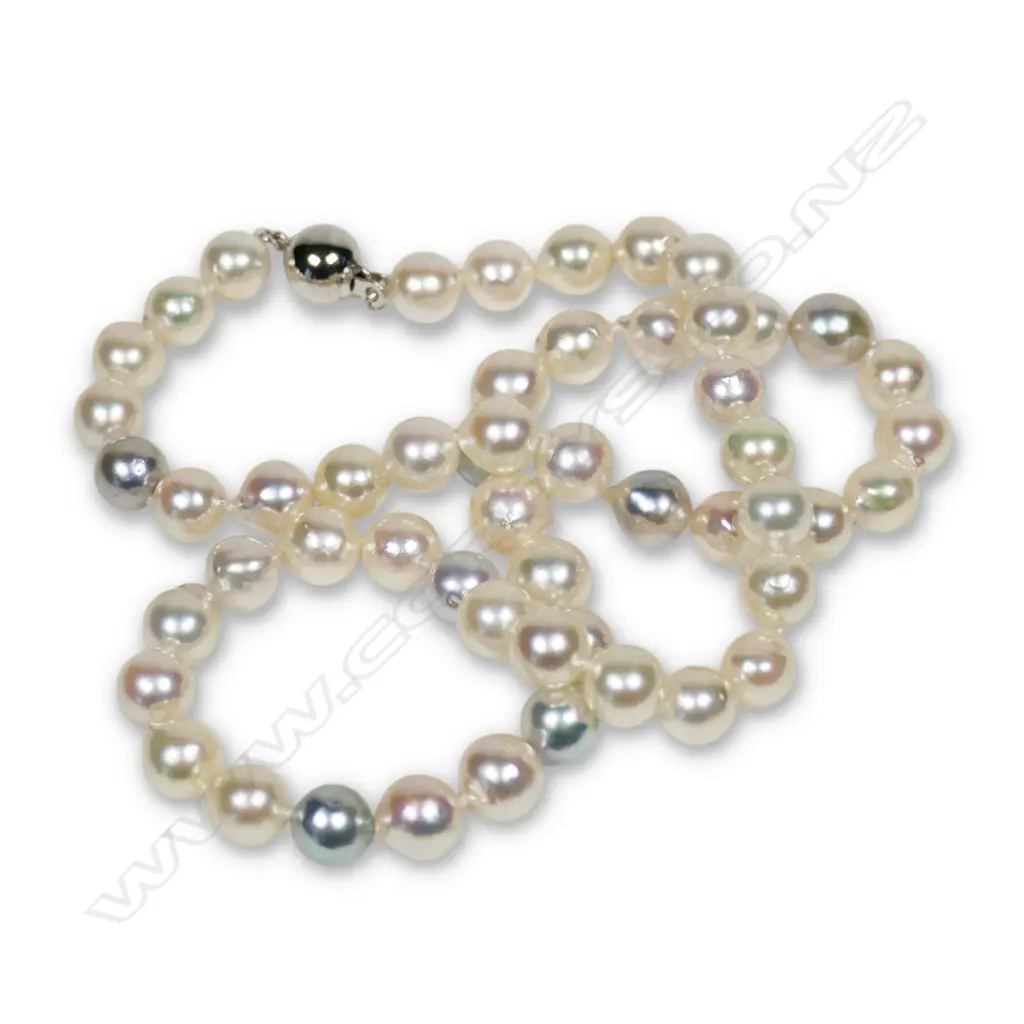 A uniform white cultured semi-baroque pearl necklace, Image 1++