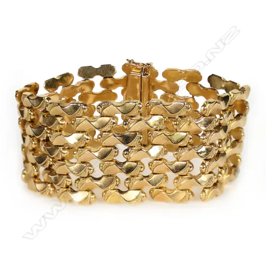 A vintage Italian 18ct gold bracelet,