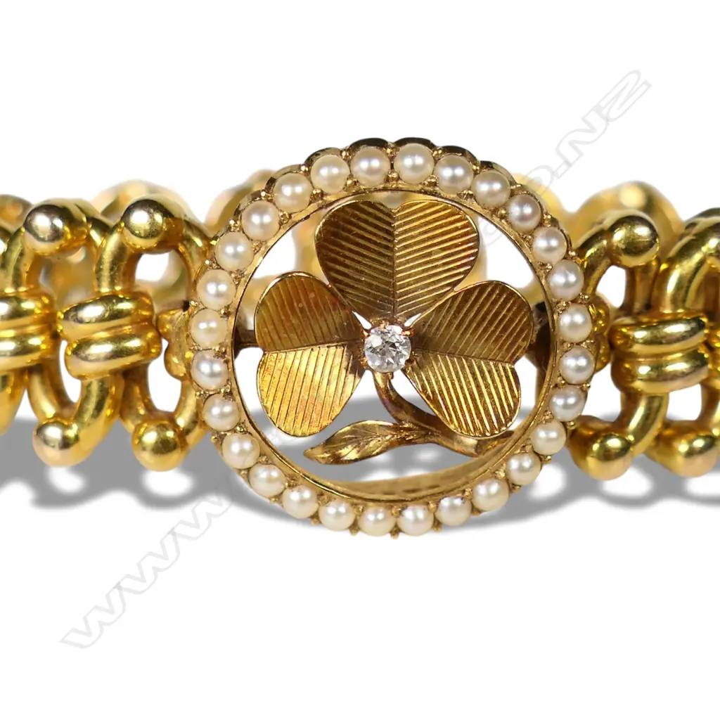 An estate15ct gold pearl and diamond bracelet, Image 1++