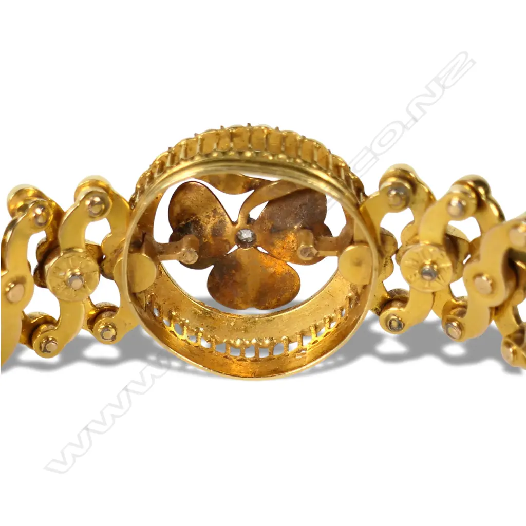 An estate15ct gold pearl and diamond bracelet, Image 1++