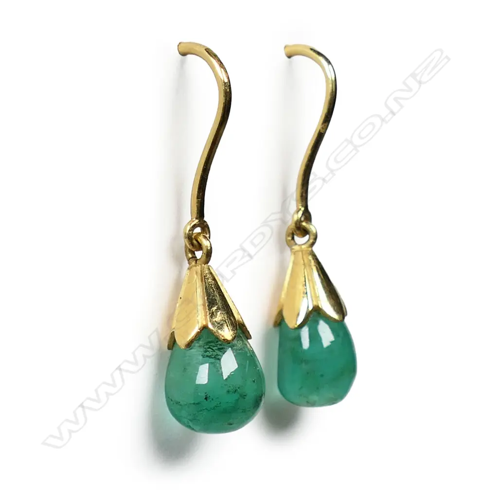 A pair of 18ct gold and emerald drop earrings, Image 1++