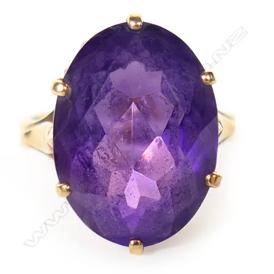 A vintage 9ct yellow gold and large amethyst ring,
