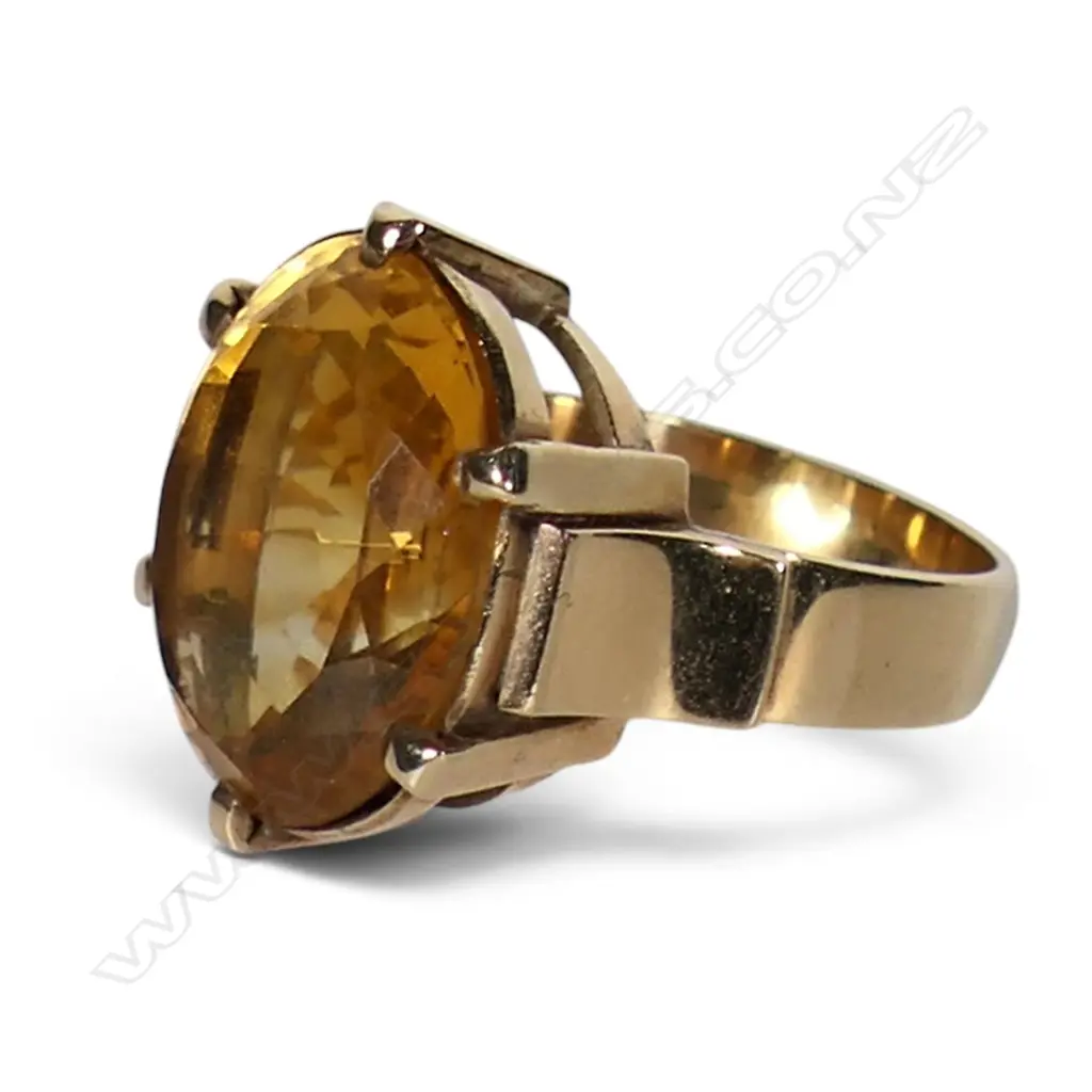 A vintage 9ct rose gold and large citrine ring, Image 1++