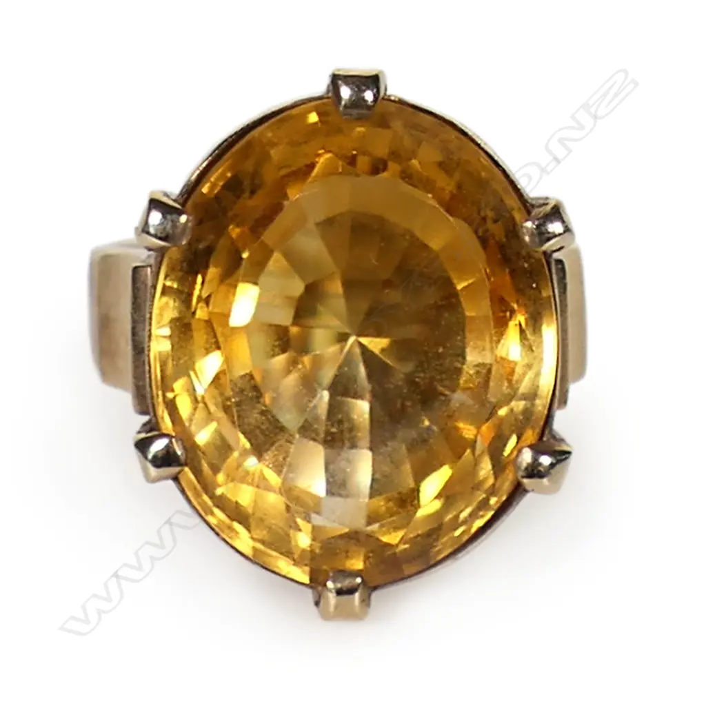 A vintage 9ct rose gold and large citrine ring, Image 1++