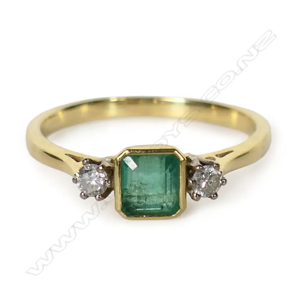 A vintage 18ct yellow and white gold emerald and diamond ring, Image 1++