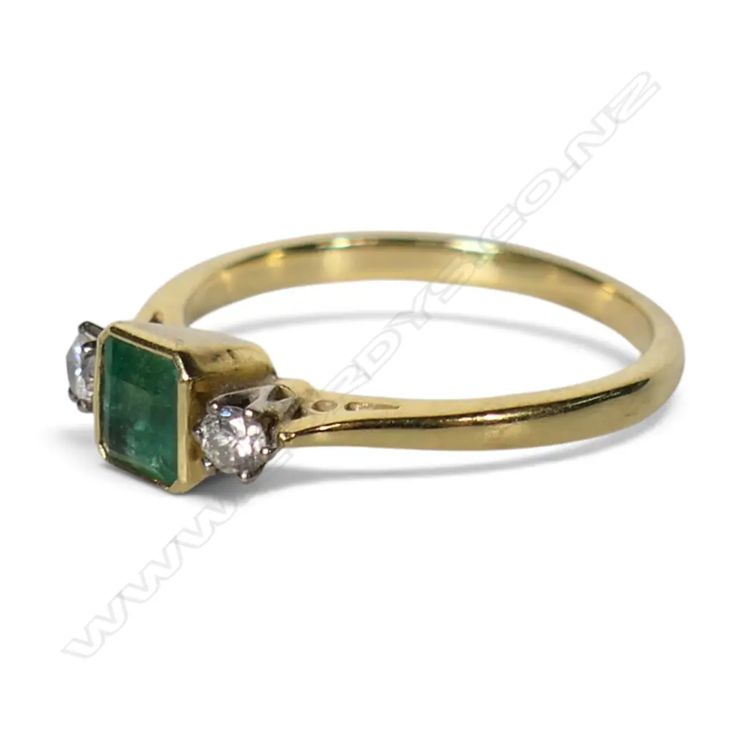 A vintage 18ct yellow and white gold emerald and diamond ring, Image 1++