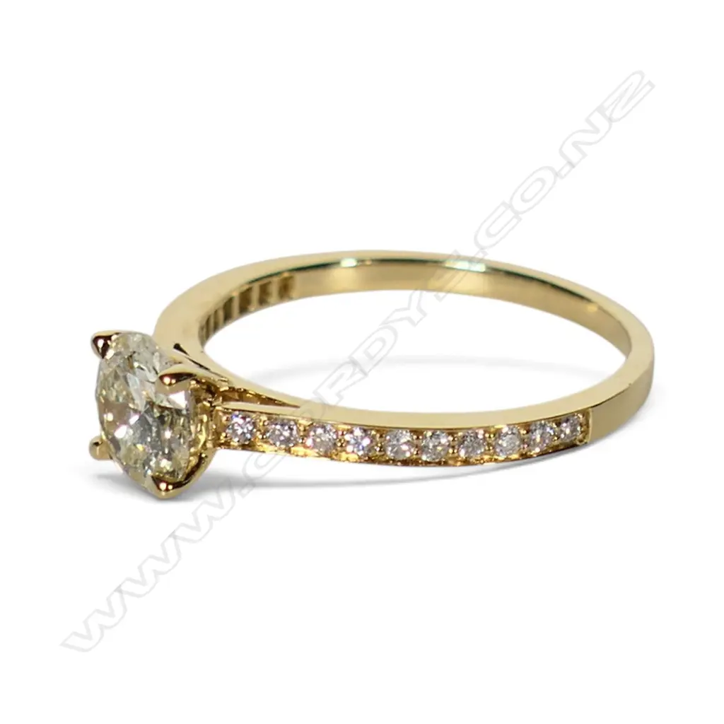 An 18ct yellow gold and diamond 0.96ct solitaire ring, Image 1++