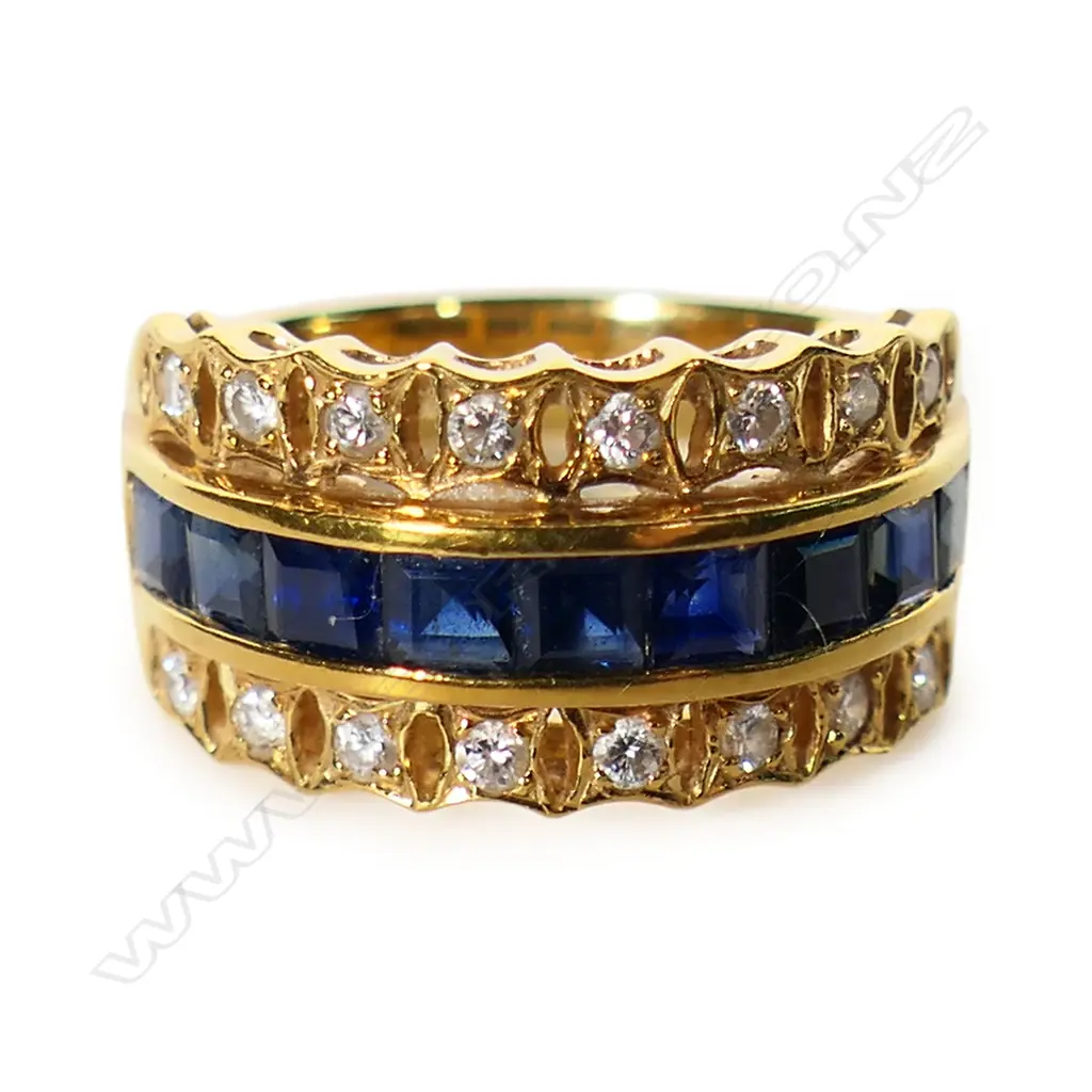 An 18ct yellow gold sapphire and diamond ring, Image 1++