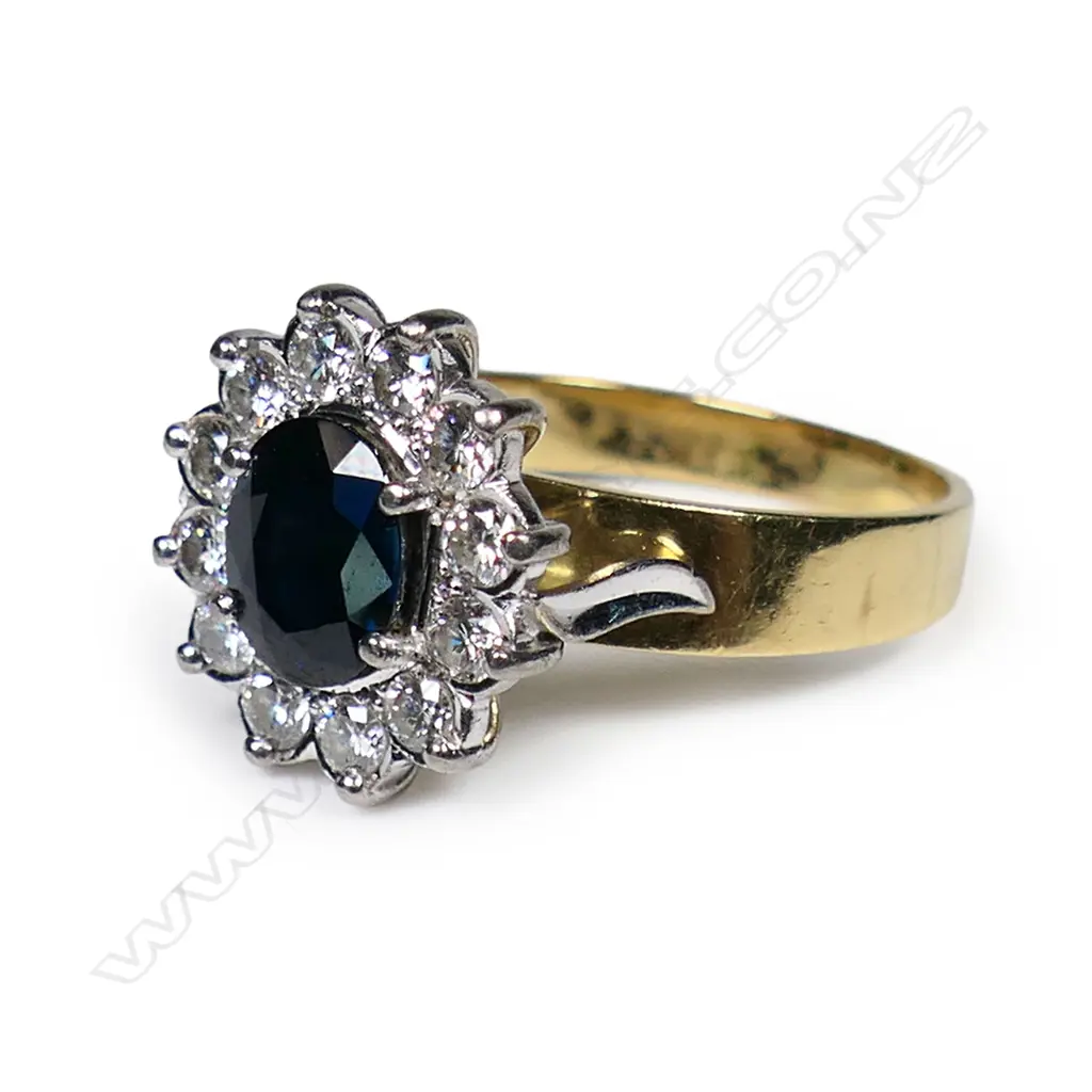 An 18ct gold sapphire and diamond ring, Image 1++