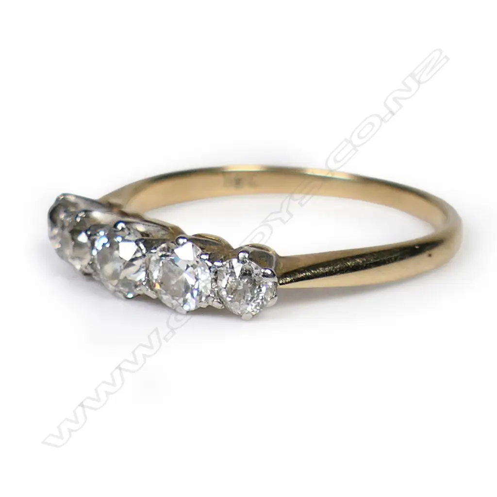 An estate 18ct gold and five stone diamond ring, Image 1++