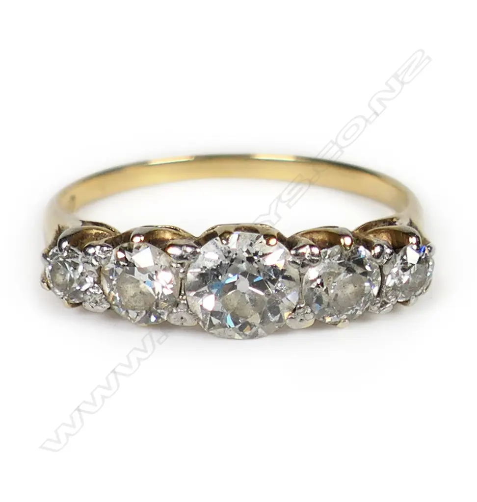 An estate 15ct gold and five stone diamond ring, Image 1++