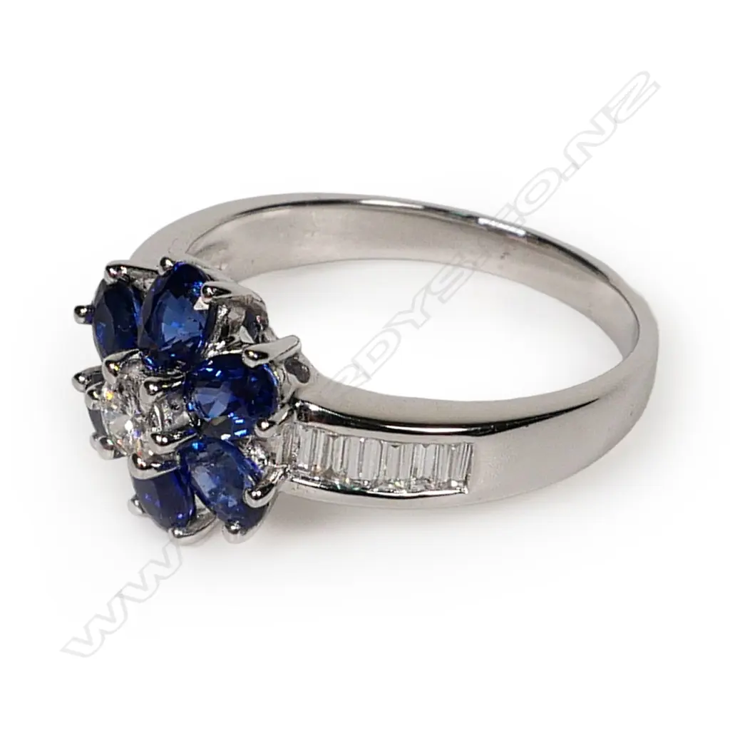 An 18ct white gold sapphire and diamond ring, Image 1++