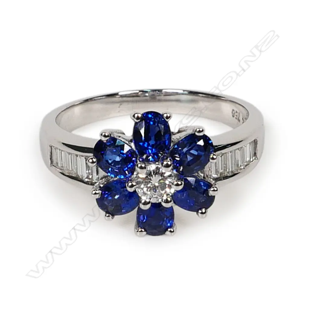 An 18ct white gold sapphire and diamond ring, Image 1++