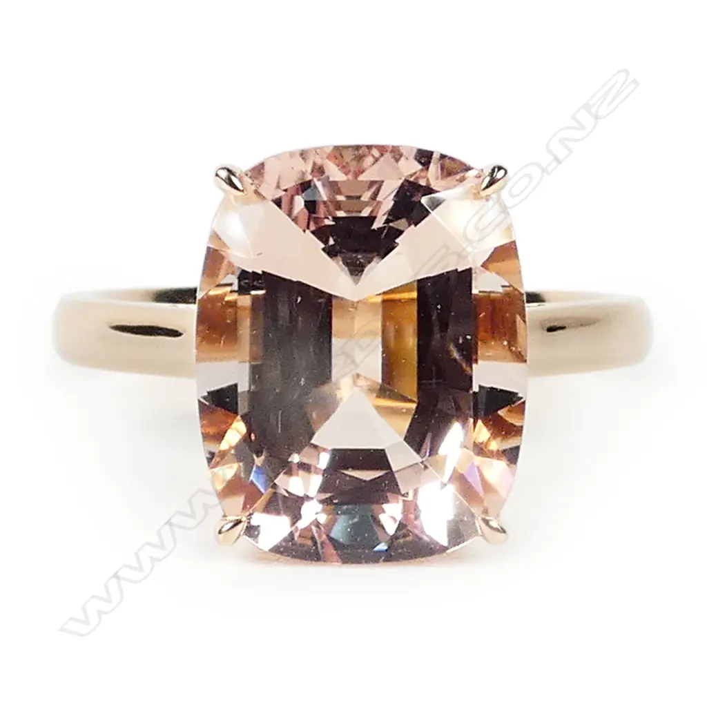 An 18ct rose gold and morganite ring, Image 1++