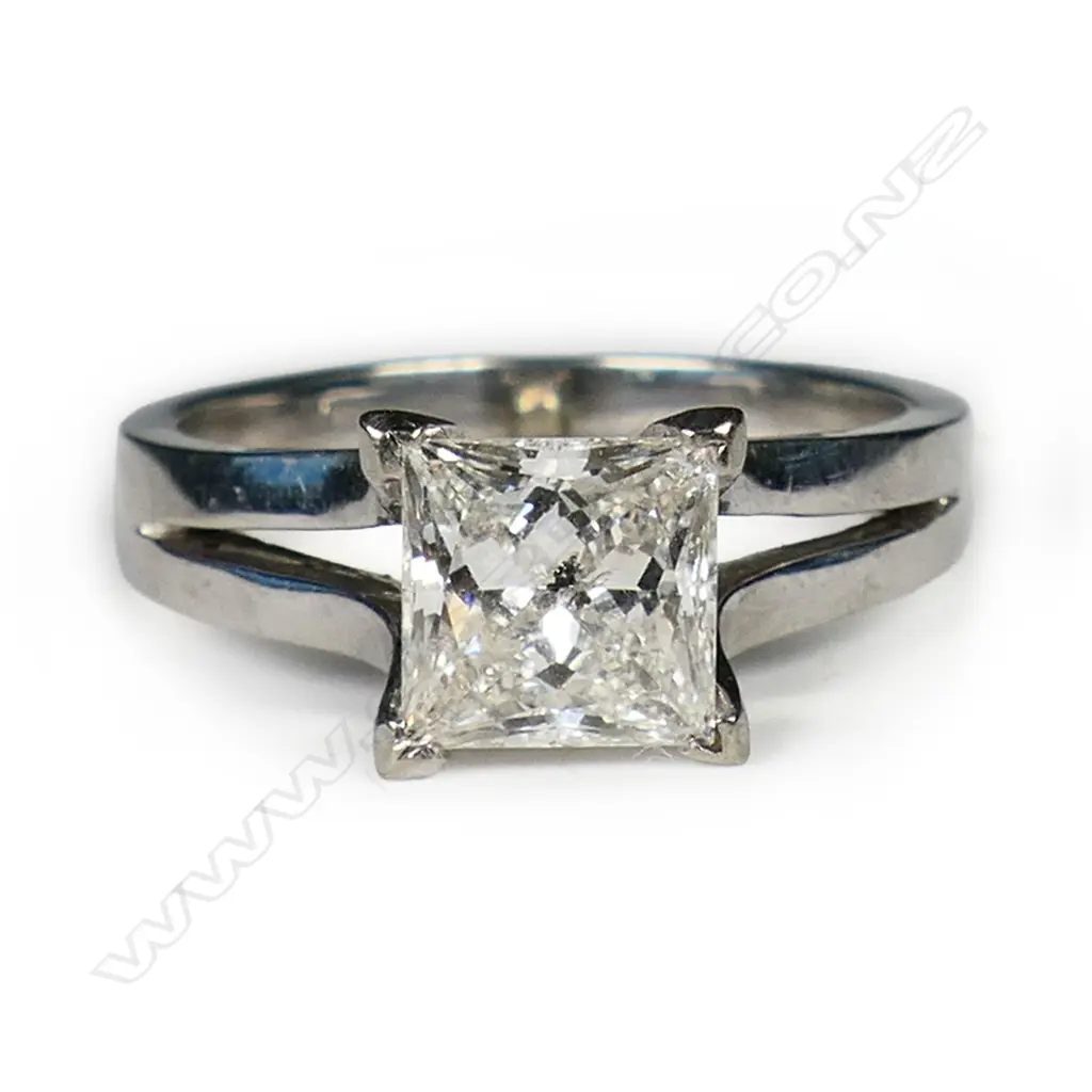 A 14ct white gold and large diamond solitaire ring, Image 1++