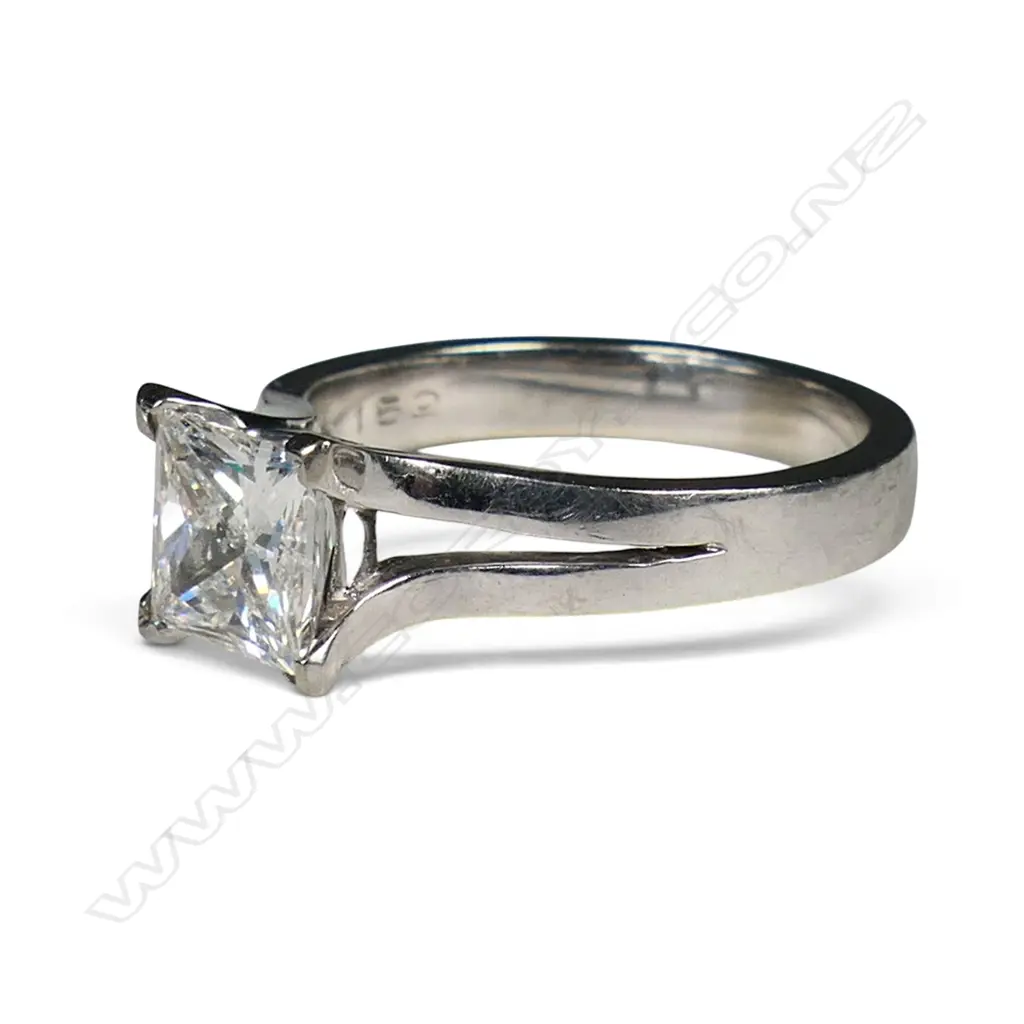 A 14ct white gold and large diamond solitaire ring, Image 1++