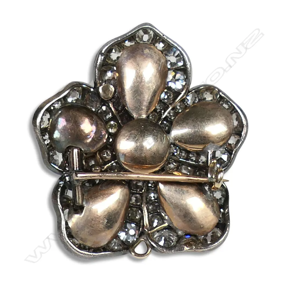 A Victorian 9ct rose gold and silver garnet and diamond brooch, Image 1++