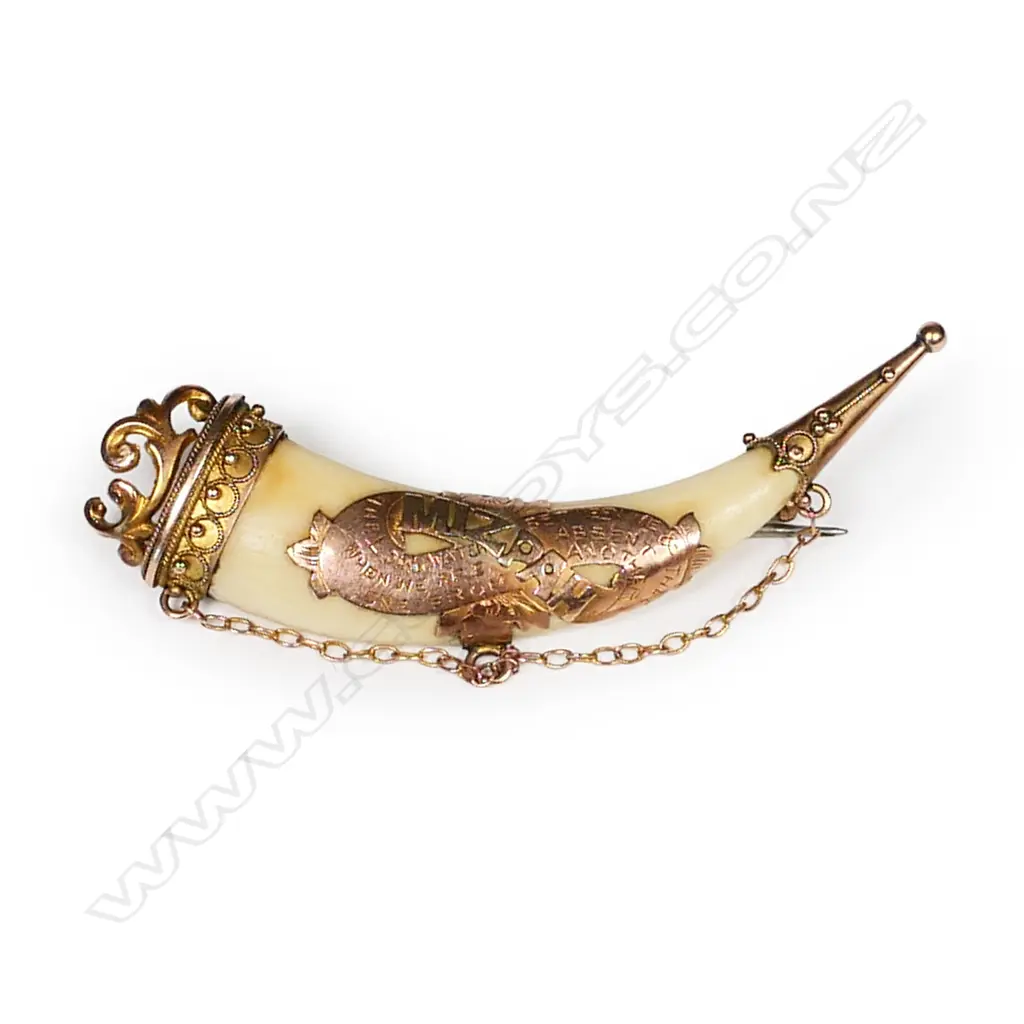 A c.1900 9ct gilded rose gold and tiger's claw 'MIZPAH' brooch, Image 1++
