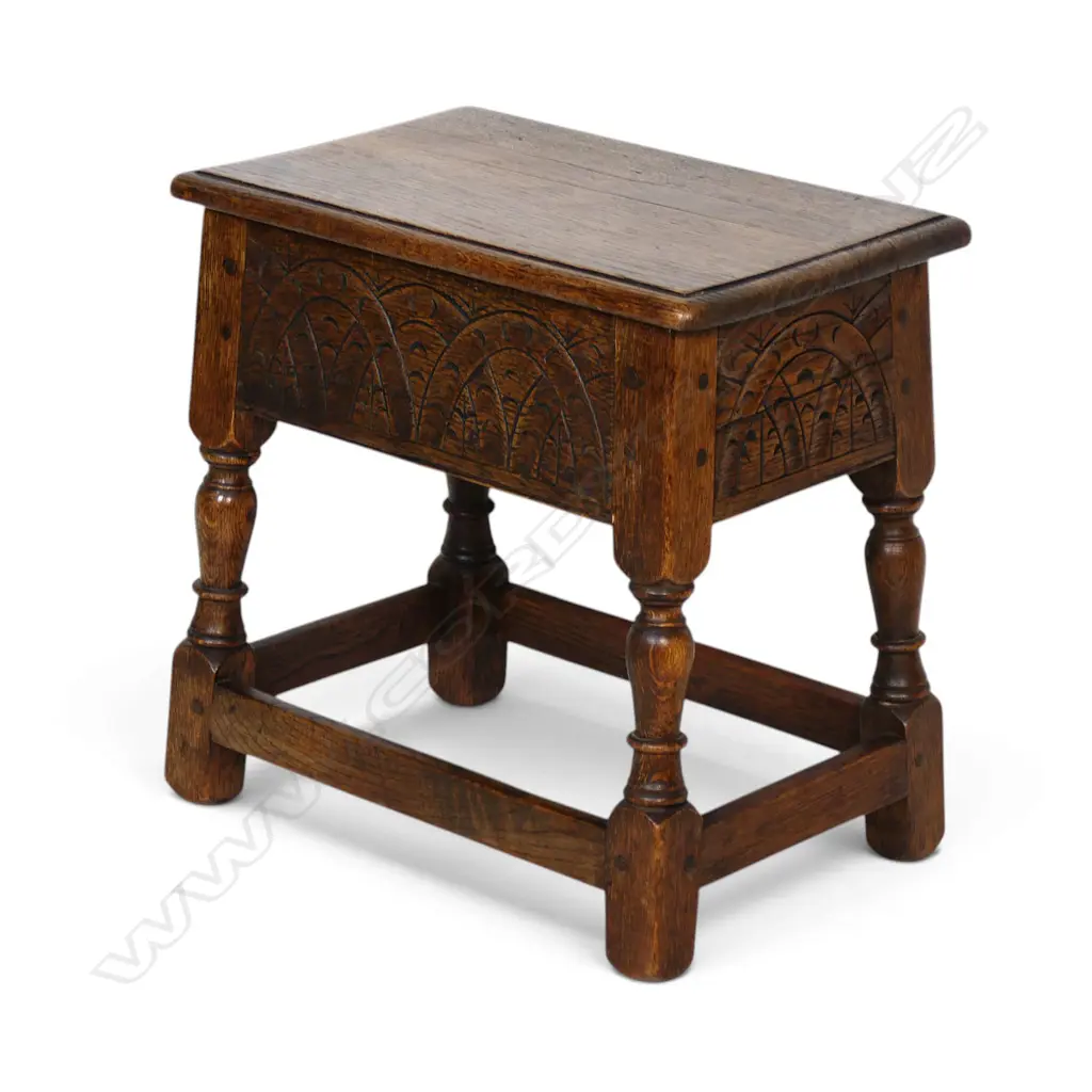 A 19thC Elizabethan style oak joint bible box, Image 1++