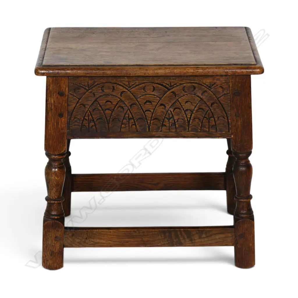 A 19thC Elizabethan style oak joint bible box, Image 1++