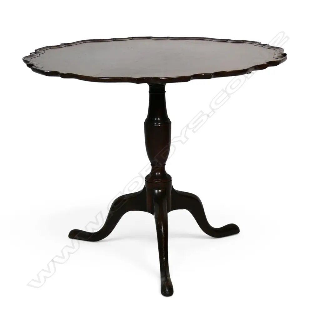 A late Georgian mahogany tilt top small supper table, Image 1++