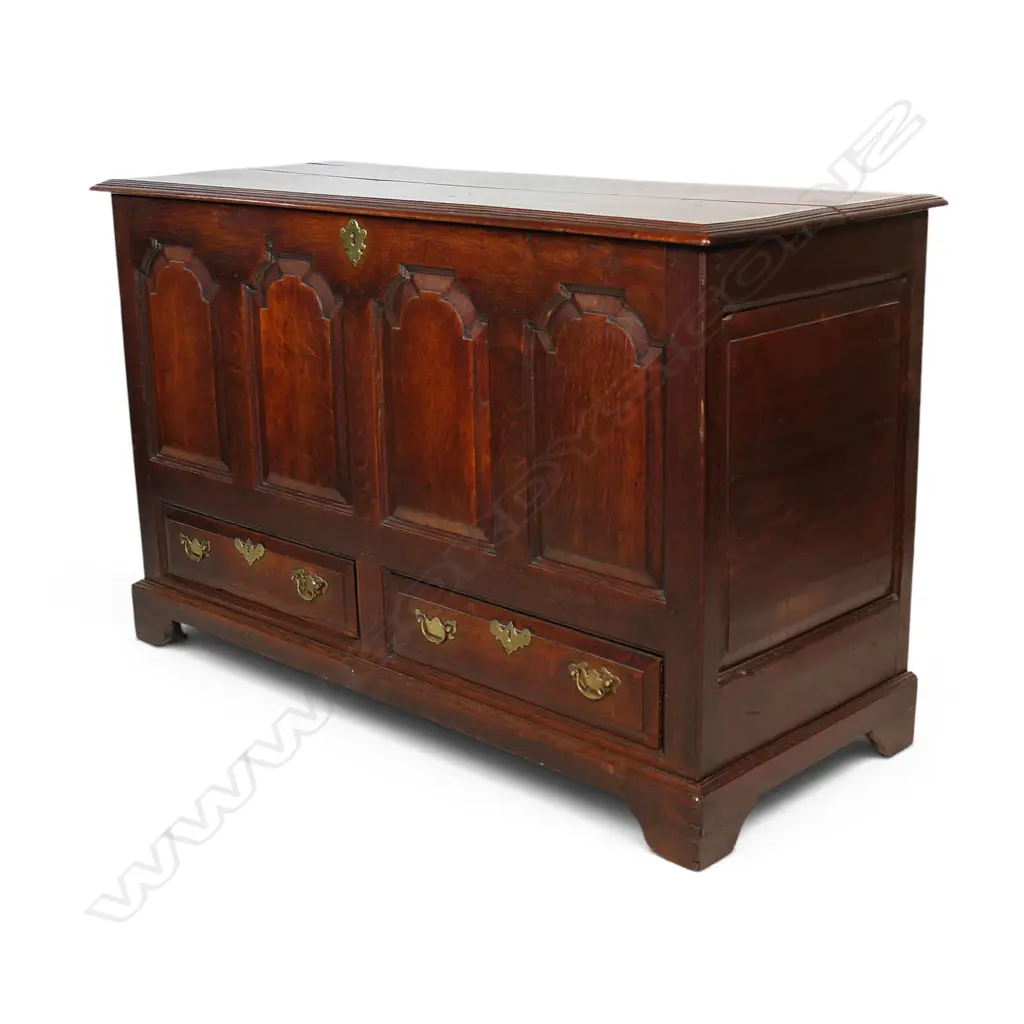 A George III oak mule chest, Image 1++