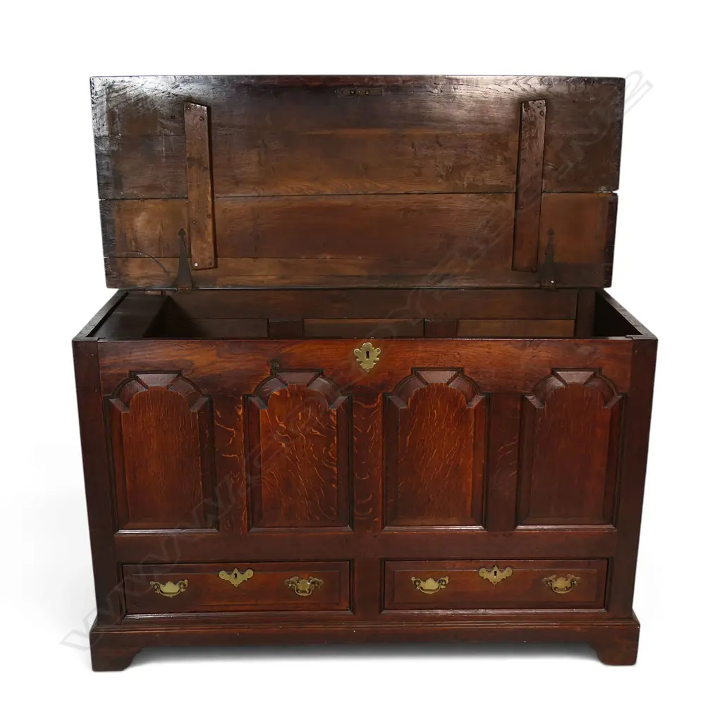 A George III oak mule chest, Image 1++